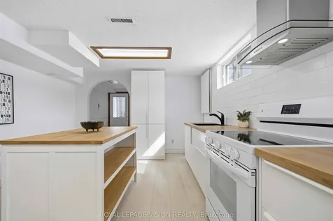 7 Snowhill Crescent Toronto ON M1S 3T4