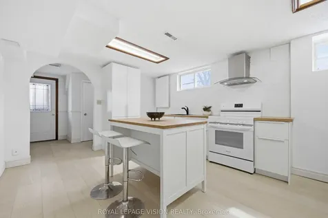7 Snowhill Crescent Toronto ON M1S 3T4