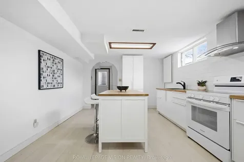 7 Snowhill Crescent Toronto ON M1S 3T4