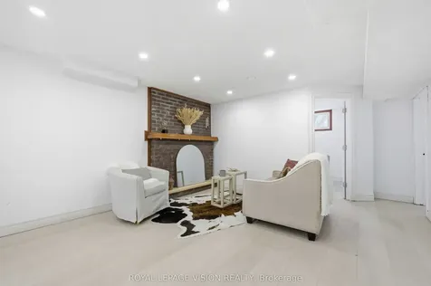 7 Snowhill Crescent Toronto ON M1S 3T4