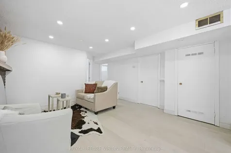 7 Snowhill Crescent Toronto ON M1S 3T4