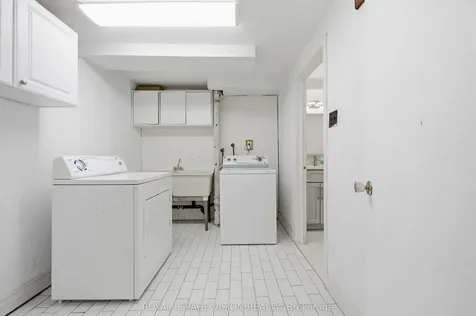 7 Snowhill Crescent Toronto ON M1S 3T4