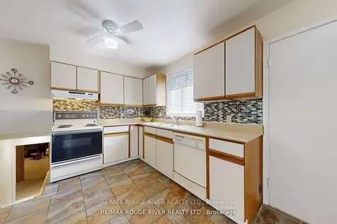 18 Darlingside Drive Toronto ON M1E 3N8