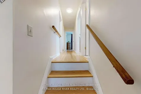 18 Darlingside Drive Toronto ON M1E 3N8