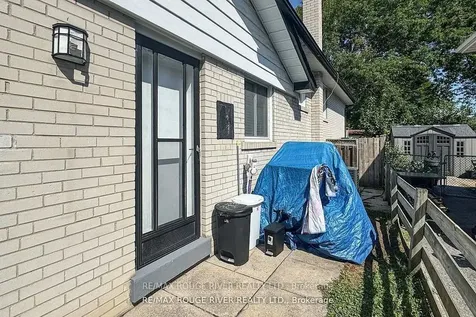 18 Darlingside Drive Toronto ON M1E 3N8