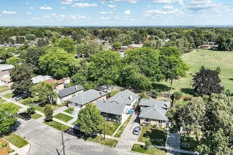 18 Darlingside Drive Toronto ON M1E 3N8