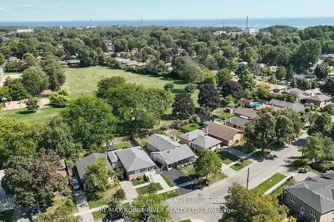 18 Darlingside Drive Toronto ON M1E 3N8