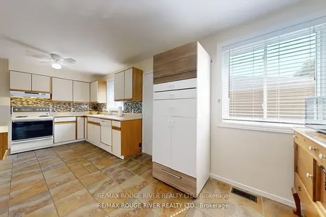 18 Darlingside Drive Toronto ON M1E 3N8