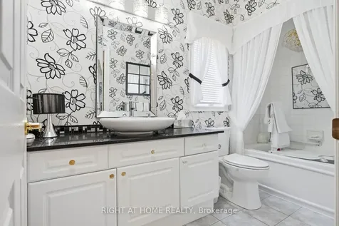 303 Waterbury Crescent Scugog ON L9L 1S5