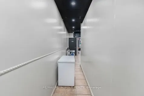 24 Simcoe Street N Oshawa ON L1H 8C1
