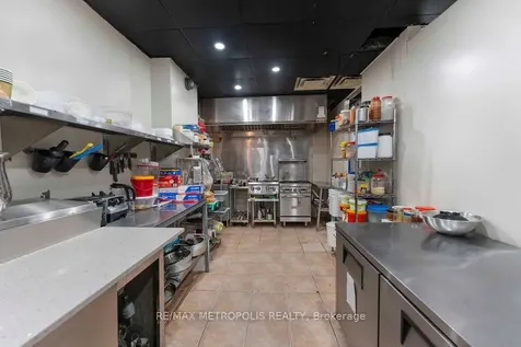 24 Simcoe Street N Oshawa ON L1H 8C1