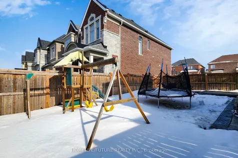 44 Micklefield Avenue Whitby ON L1P 0C4