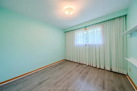 102 Meadowvale Road Toronto ON M1C 1S1