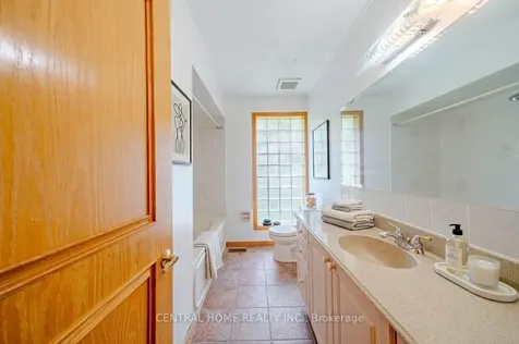102 Meadowvale Road Toronto ON M1C 1S1