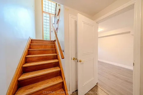 102 Meadowvale Road Toronto ON M1C 1S1