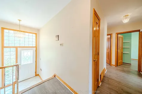 102 Meadowvale Road Toronto ON M1C 1S1