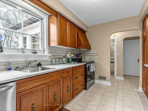 1421 Military Trail Toronto ON M1C 1A7