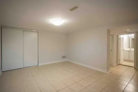 2728 Kennedy Road Toronto ON M1T 3H9