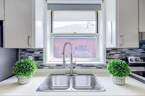 1105 Greenwood Avenue Toronto ON M4J 4E5