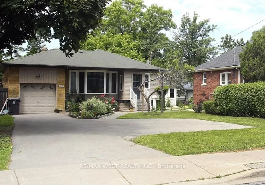 812 Kennedy Road Toronto ON M1K 2C8