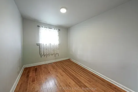 812 Kennedy Road Toronto ON M1K 2C8