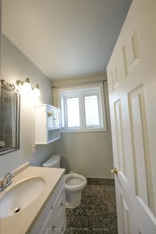 812 Kennedy Road Toronto ON M1K 2C8
