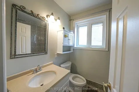 812 Kennedy Road Toronto ON M1K 2C8