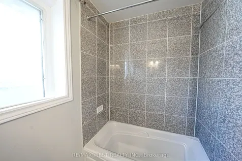 812 Kennedy Road Toronto ON M1K 2C8