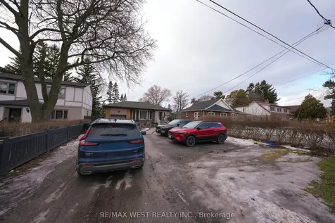 812 Kennedy Road Toronto ON M1K 2C8