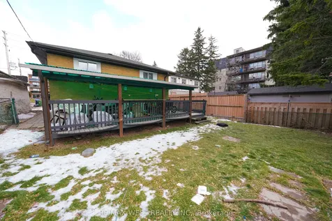 812 Kennedy Road Toronto ON M1K 2C8
