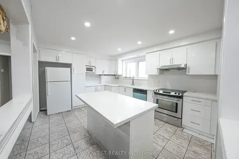 812 Kennedy Road Toronto ON M1K 2C8