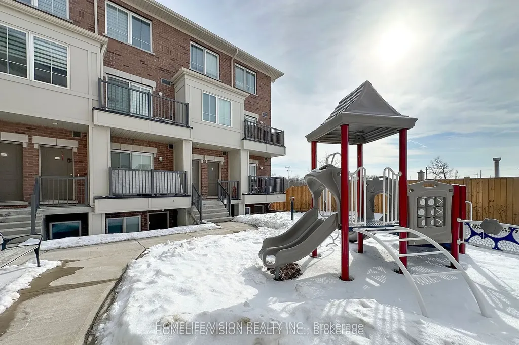 490 Beresford Path Oshawa ON L1H 0B2