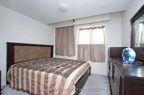 490 Beresford Path Oshawa ON L1H 0B2