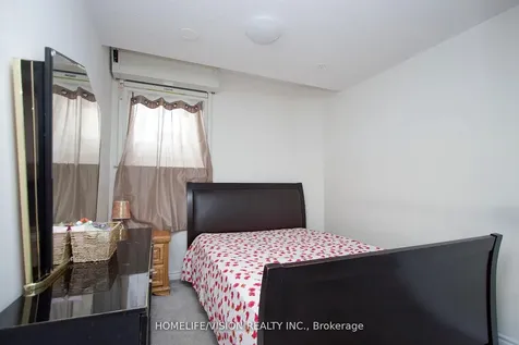 490 Beresford Path Oshawa ON L1H 0B2