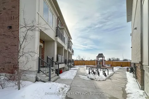 490 Beresford Path Oshawa ON L1H 0B2