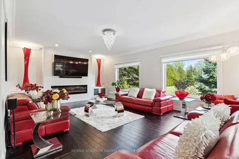 23 Steepleview Court Oshawa ON L1H 0S6