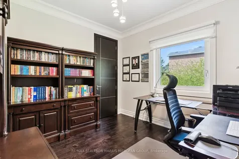 23 Steepleview Court Oshawa ON L1H 0S6