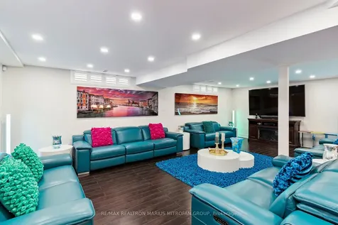 23 Steepleview Court Oshawa ON L1H 0S6