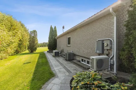 23 Steepleview Court Oshawa ON L1H 0S6