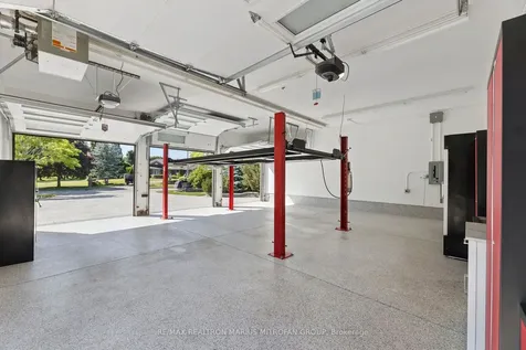 23 Steepleview Court Oshawa ON L1H 0S6