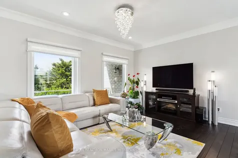23 Steepleview Court Oshawa ON L1H 0S6