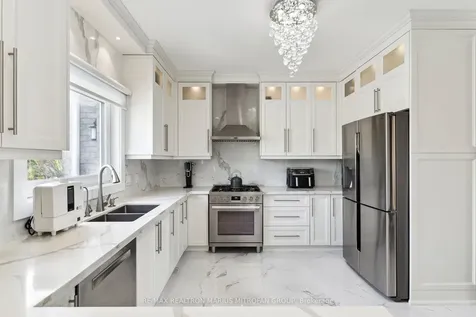 23 Steepleview Court Oshawa ON L1H 0S6
