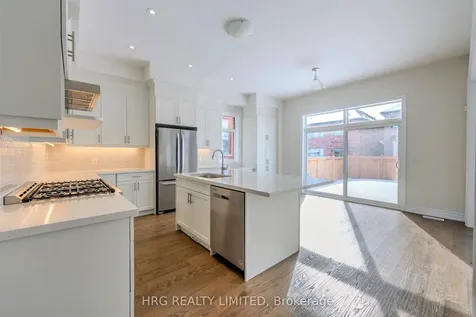 13 Brabin Circle N Whitby ON L1P 0C1