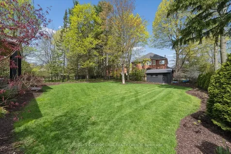 112 Woodview Drive Pickering ON L1V 1L2
