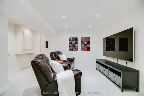 18 Bastedo Avenue Toronto ON M4C 3M7
