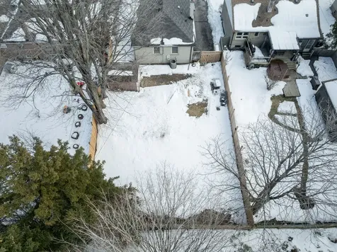 17 Admiral Road Ajax ON L1S 2N8