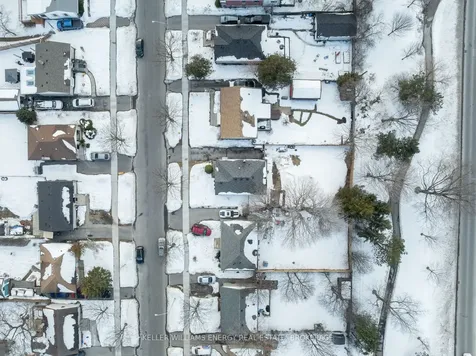 17 Admiral Road Ajax ON L1S 2N8