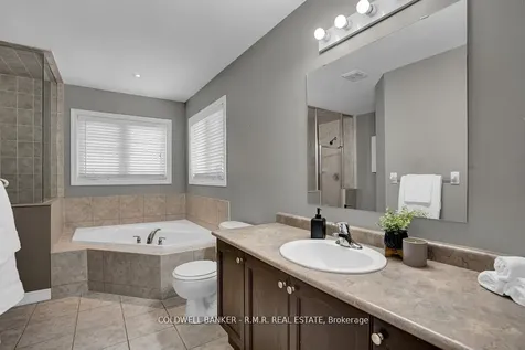 18 Kaukonen Court Clarington ON L1C 0A3