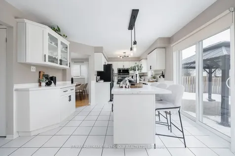 18 Laurelwood Street Clarington ON L1C 4Z7