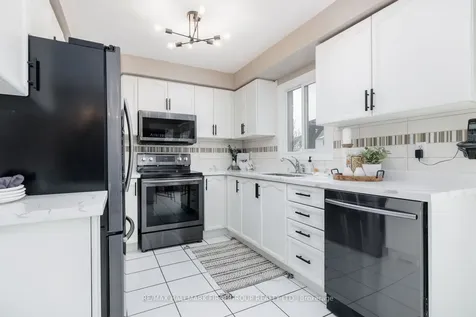 18 Laurelwood Street Clarington ON L1C 4Z7